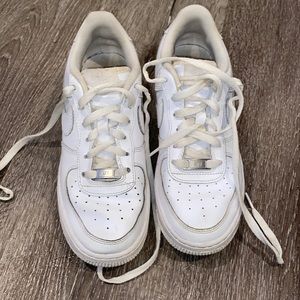 Kids Nike Air Force 1 Low in White/White Size 6Y
